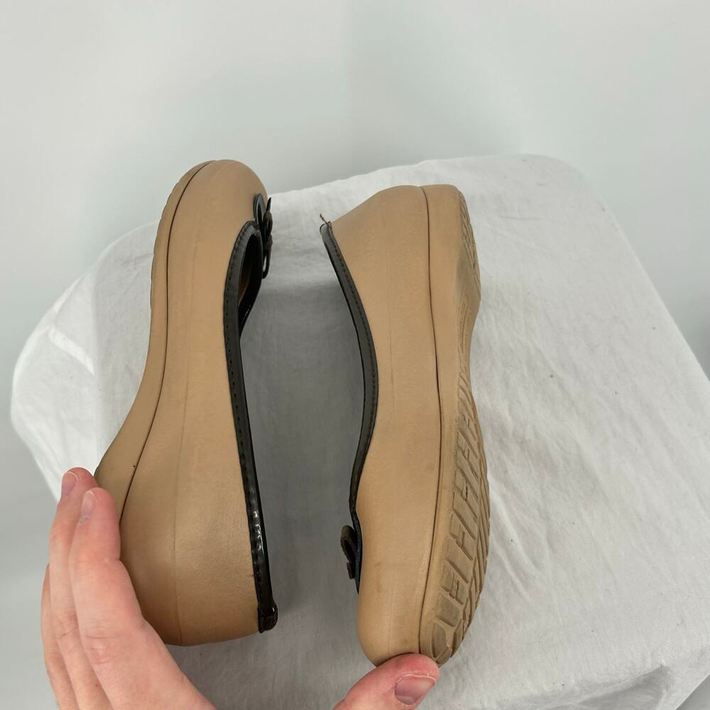 Women's Tan Brown CROCS Lily Bow Slip On Rubber Platform Flats Sz 7M - Picture 4 of 7